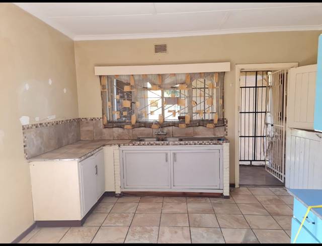 3 BEDROOM HOUSE TO LET IN GLENCOE